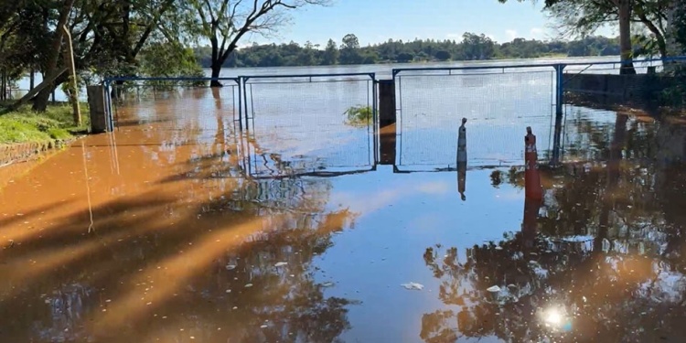 AFECTADO. Así estaba ayer por la mañana Porto Xavier, desde donde parte el servicio de balsa.