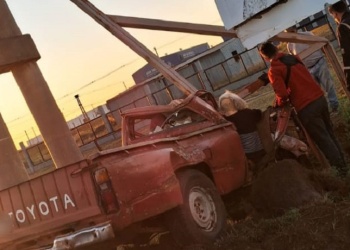Dos personas lesionadas tras colisionar una camioneta y un auto cerca del Parque Industrial