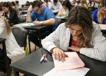 Investigan posibles fraudes en el examen de residencias médicas