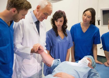 Investigan posibles fraudes en el examen de residencias médicas