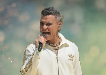 Robbie Williams lanza “Spies”, adelanto de su nuevo álbum
