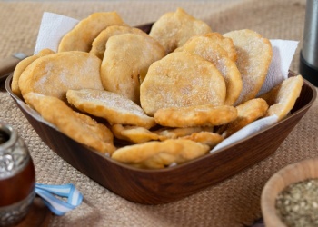 Tortas fritas sin fritura: cómo hacer la versión saludable del clásico de la merienda