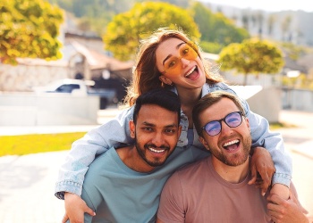 La amistad es tan valiosa que es de ricos tener un amigo