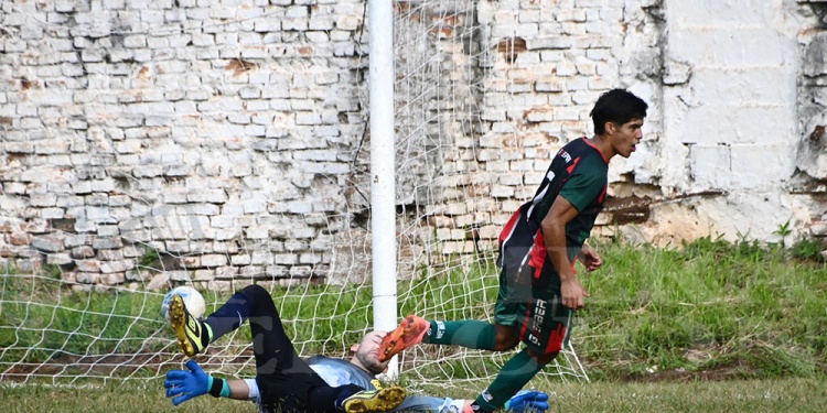 EN VILLA URQUIZA ARRANCA. Brown abrirá el telón de cuartos ante 1º de Mayo.