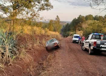 Dos adolescentes en moto resultaron heridas tras un choque en Jardín América