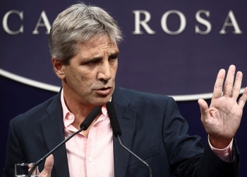 Caputo exige a los bancos cumplir con el secreto fiscal y advierte con sanciones si no acatan la norma