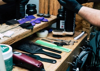 Le robaron antes de inaugurar su barbería y ahora lucha por empezar de nuevo