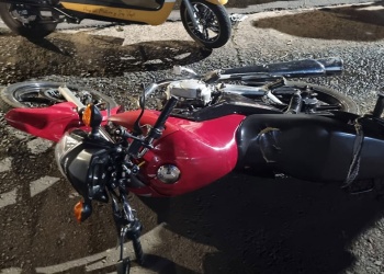 Dos jóvenes heridos tras un choque en pleno centro de Posadas