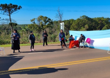 Docentes autoconvocados cortan totalmente la ruta 14 en Alem