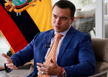 “Motosierra” ecuatoriana: desvinculan a 5.000 funcionarios públicos