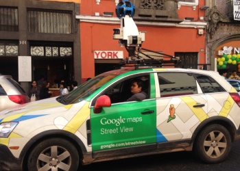 Google lo captó desnudo en su patio y ahora deberá pagarle una suma millonaria