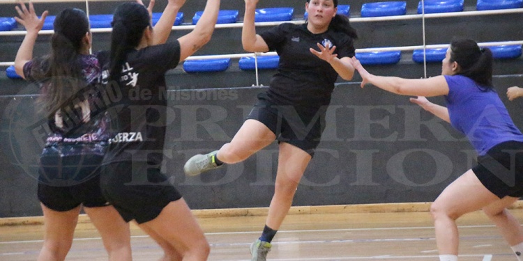 A VOLAR. Tras la consagración en el último Provincial, las chicas iniciaron la pretemporada pensando en el Nacional.