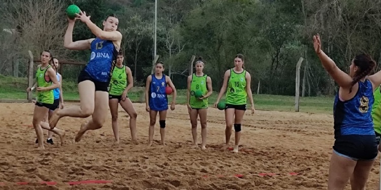 VERDE DE FONDO. Las chicas, en uno de los entrenamientos realizados en el Ian Barney. Balance más que positivo.