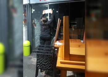 Puerto Iguazú: investigan si una mujer fue empujada desde un segundo piso