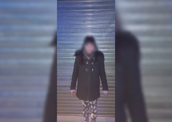 Video impactante: una cámara registró el momento en que una mujer apuñaló a su pareja en plena calle