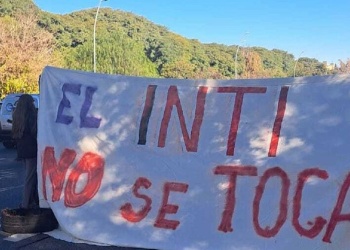 El INTI en la mira del Gobierno: abrazo simbólico contra el decreto que vacía el organismo