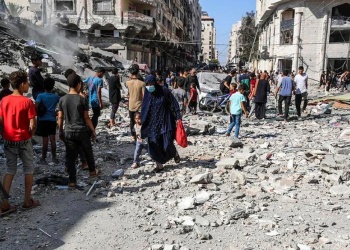 Israel ataca 130 objetivos en Gaza y mata al menos a 33 personas