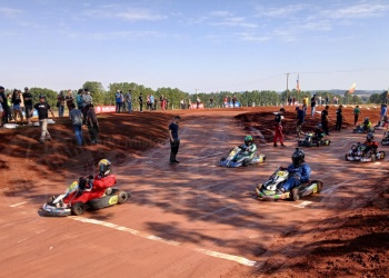 Fiesta total del karting terrado en Apóstoles: Honecker fue el más rápido
