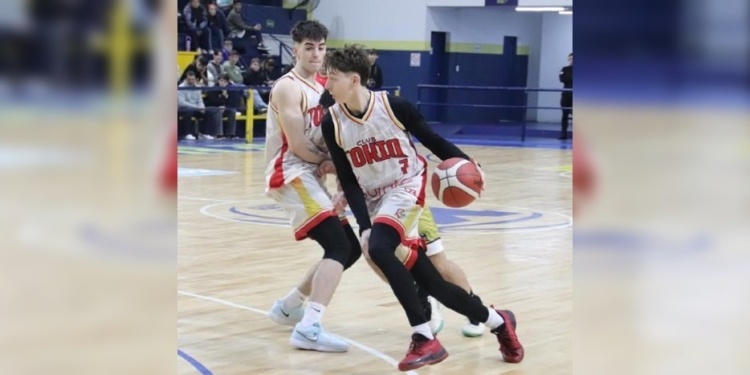 EN ACCIÓN. Tokio se hizo fuerte como visitante y se quedó con la serie.