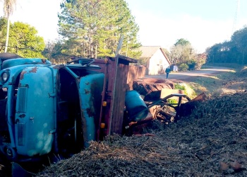 Dos personas lesionadas tras despiste de camión en Caraguatay