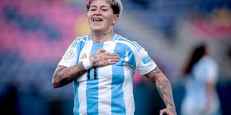 VA POR MÁS. Yamila Rodríguez viene de anotar un gol y no se conforma.