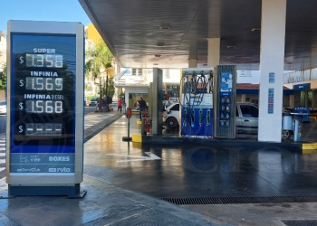 Asimetrías: la nafta súper en Misiones cuesta $346 más que en Paraguay