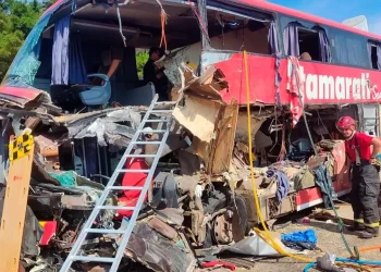 Once muertos y más de 40 heridos dejó el choque de un autobús turístico en Brasil