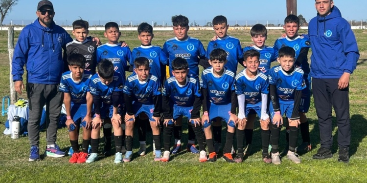 BUENA CAMPAÑA. Los chicos de la 2014 de Nápoles la rompieron en Santa Fe.