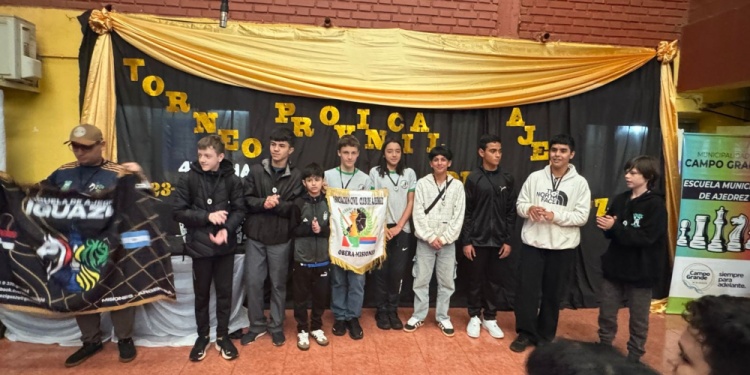 PREMIACIÓN. Los ganadores recibieron sus trofeos al final de la jornada.