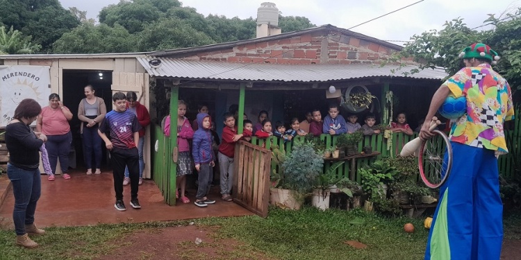 PROTECCIÓN DE LAS NIÑECES. Voluntarios de Aristóbulo del Valle hacen de todo para cuidar a los niños.