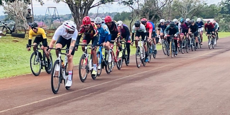 VELOCIDAD. La jornada contó con la presencia de ciclistas de toda la región.