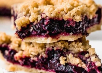 Tarta crumble de frutos rojos: cómo preparar este postre crujiente y aromático