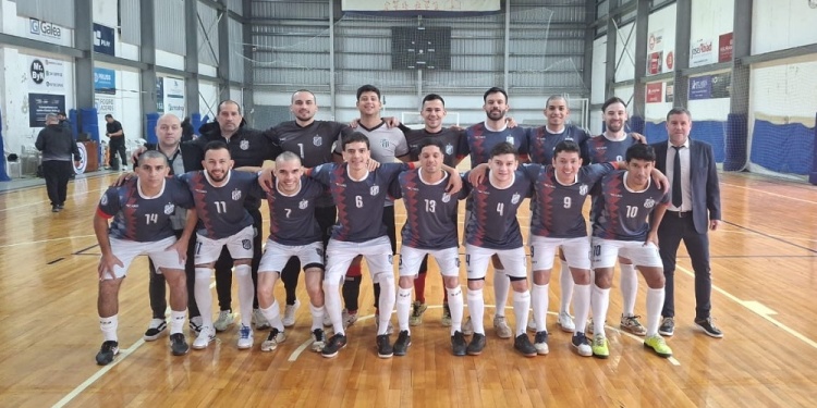 ILUSIÓN. El seleccionado capitalino buscará hoy el pase ante Comodoro.