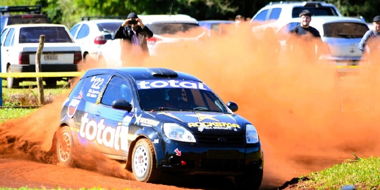 LOS MEJORES. La dupla compuesta por Gabriel Vidal Rodríguez y Aitor Zugasti se quedó con el Rally de Puerto Rico a bordo de su Ford Ka.