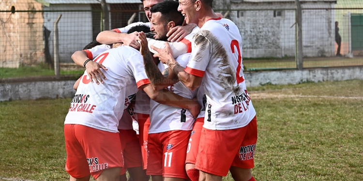 A LA DEFINICIÓN. Huracán dejó en el camino a Brown y quiere más en la Liga.