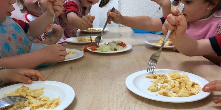 DISFRUTAR EL ALIMENTO. Las dietas tempranas pueden tener un impacto negativo a nivel nutricional y emocional.