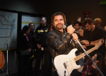 Juanes sorprendió con un show gratuito en el subte
