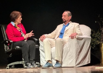 “Y Dios fue a terapia”,  una obra teatral que rinde homenaje al legado de Buki Rosa