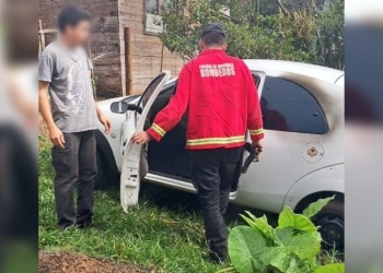 Incendiaron un auto en Oberá, fue intencional e investigan las causas