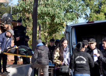 A machetazos mató a sus dos hijos, dejó a su esposa agonizante y se colgó frente a ellos