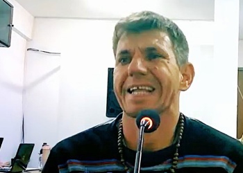 “Vi a mis padres pudriéndose en una bolsa… hago responsables a los tres”