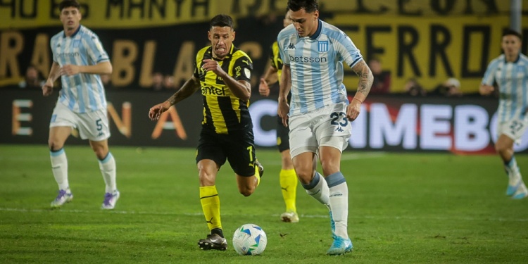 POR LA MÍNIMA. Racing buscará revertir la caída 1-0 de la ida ante Peñarol.