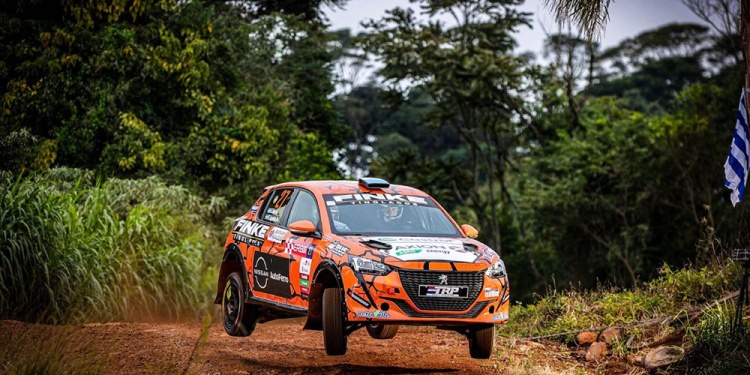 BAUTISMO MUNDIAL. La dupla Finke Jr-Espíndola correrá desde hoy el Rally de Encarnación, válido por la WRC.