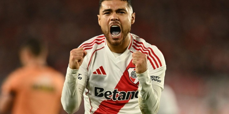 UN SÍMBOLO. El chileno Paulo Díaz es pieza clave en la defensa de River.