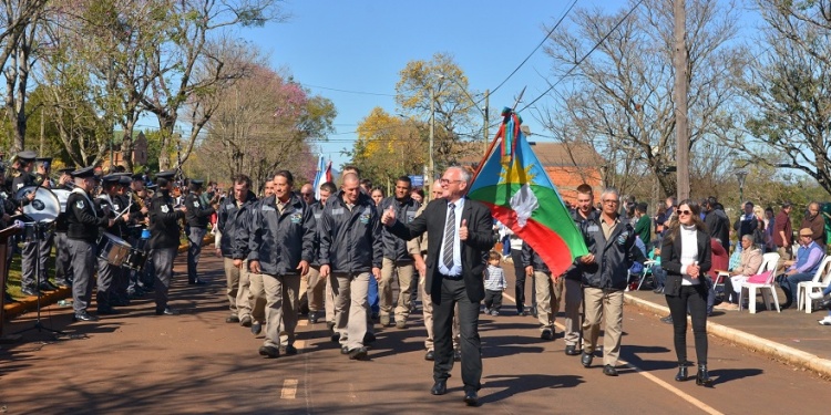 106 AÑOS. Los vecinos se volcaron a la plaza para celebrar el aniversario.