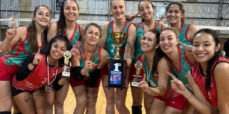 NUEVO TÍTULO. Las chicas del Verdirrojo se quedaron con un nuevo título.