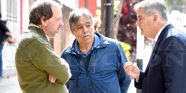 “JUGADORES TITULARES”. De izquierda a derecha, Orlando Ariel Alfonso, conocido como “Kiwi”, “Indio” René Lorenzo Juárez y Francisco Antonio Llorente.