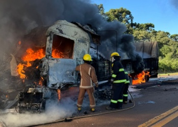 Camión despistó sobre la ruta 12, chocó a otro camión y se incendió: hay un herido