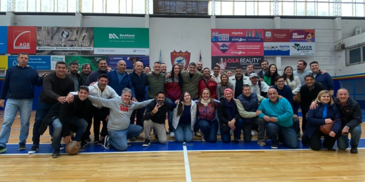 NUEVA COMISIÓN. Fabio Ferreyra, en el centro, acompañado por su equipo. (Prensa CAPRI).