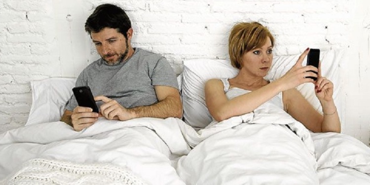 PLACER. No se renuncia al autoplacer, sino al placer del encuentro con el cuerpo del otro.